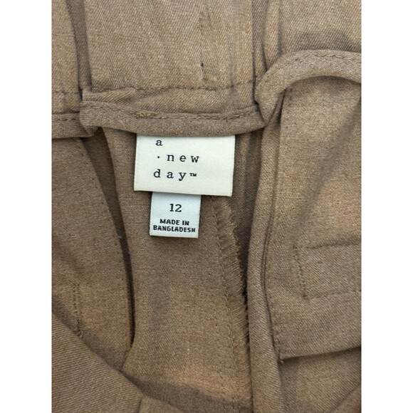 Women's Khaki Wide-Leg Trousers with Pocket Detailing - Picture 4 of 6